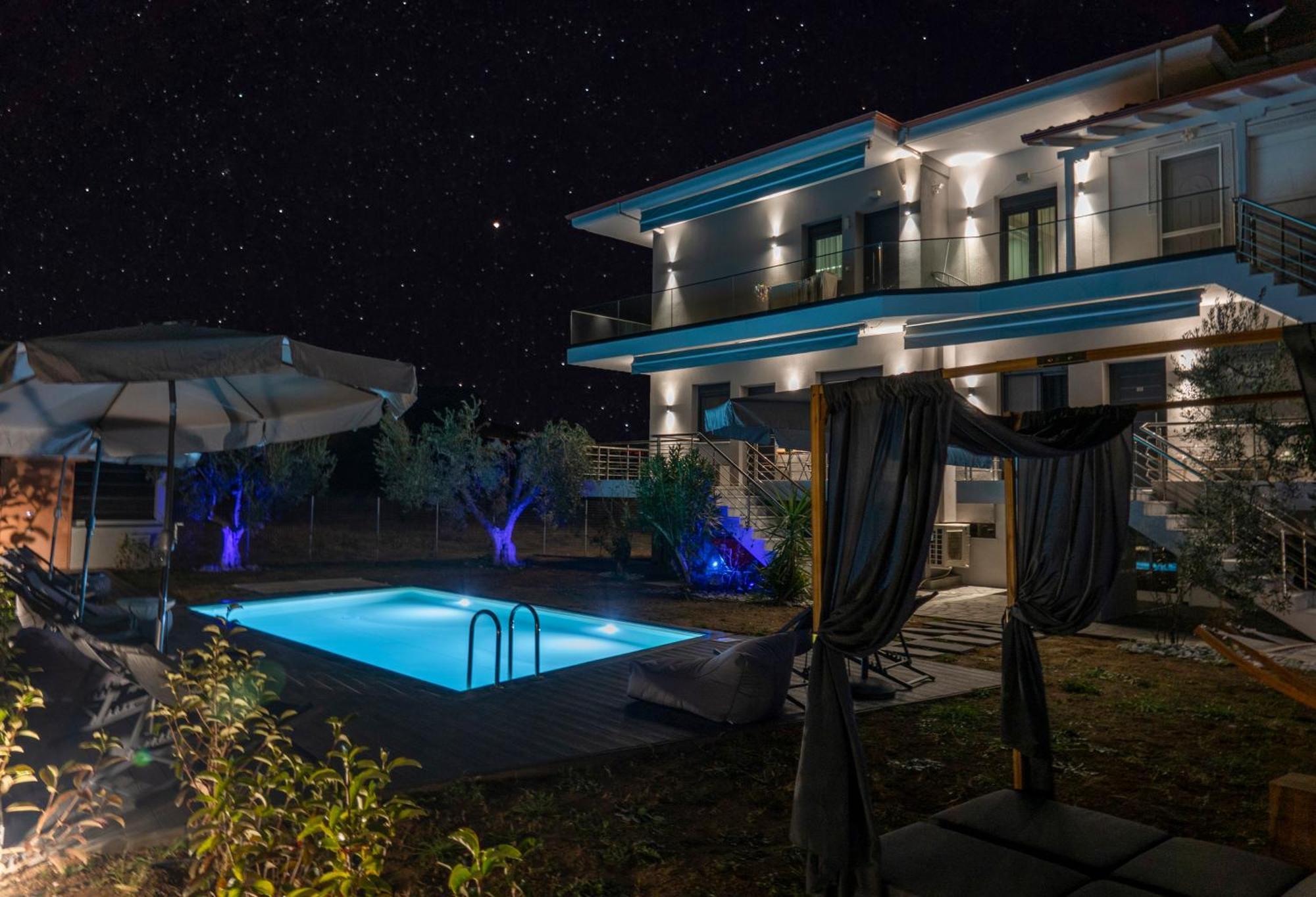 Berries Luxury Apartments Néa Moudaniá Eksteriør bilde