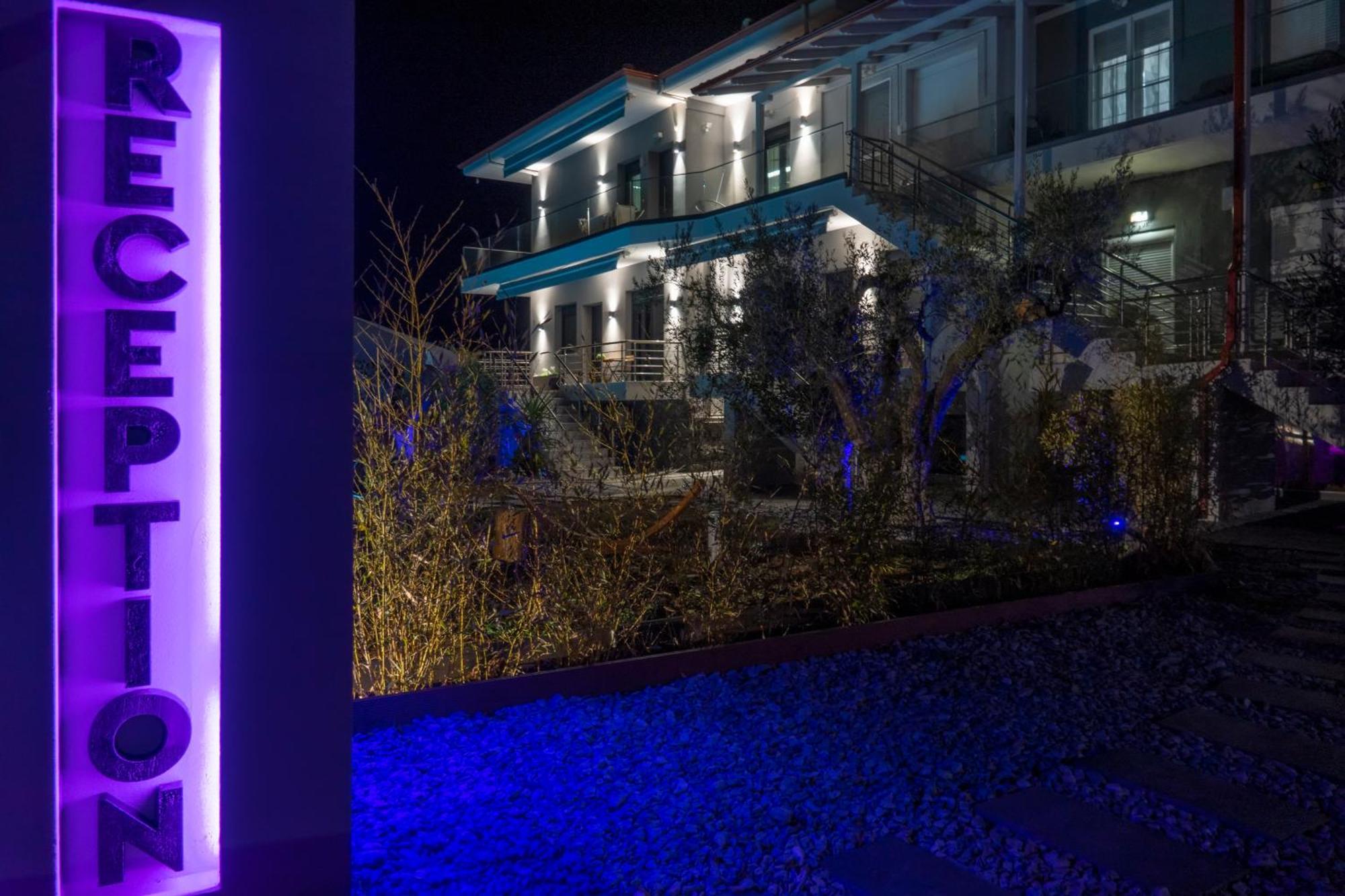Berries Luxury Apartments Néa Moudaniá Eksteriør bilde